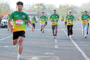 Hơn 1.000 người tham gia giải chạy do Công an An Giang tổ chức