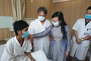 Bộ trưởng Y tế khen nóng êkíp ghép tạng 15 ca/tuần