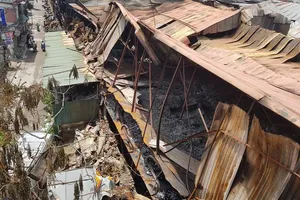 Vụ cháy Công ty Rạng Đông: Dân đi thuê nhà nghỉ ở tạm