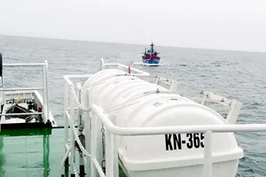 10 thuyền viên mất tích trên biển Lăng Cô đã an toàn
