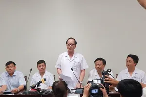 Bé ba tuổi bị bỏ quên bảy tiếng trên xe đưa đón được xuất viện