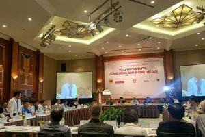 63 nông dân xuất sắc 'ngồi bàn tròn' bàn cách đi chợ thế giới