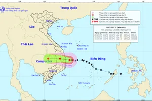 Bão số 5 đang đổ bộ ven biển Quảng Ngãi đến Phú Yên
