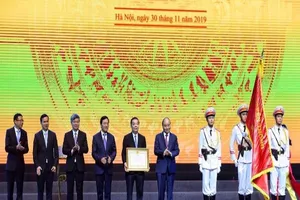 Bộ KH&CN đón nhận huân chương Lao động hạng Nhất