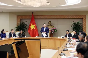 Phó Thủ tướng: Xử nghiêm việc tăng giá khẩu trang bất thường