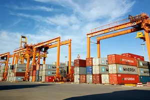 Nhiều nhà máy đóng cửa, ngành logistics khóc ròng