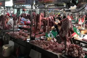 Giá heo hơi giảm gần 20.000 đồng/kg