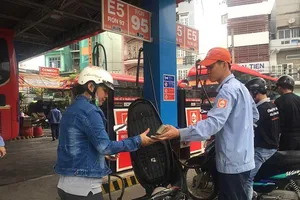 Xăng A95 tăng nhẹ, lên mức hơn 15.000 đồng/lít