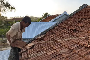 Tôn ở Quảng Ngãi khan hiếm, tăng giá vì mất điện 