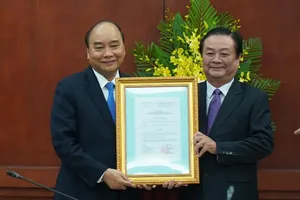 Trao quyết định cho ông Lê Minh Hoan làm thứ trưởng Bộ NN&PTNT