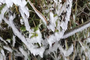 -1.8 độ, băng tuyết giăng khắp đỉnh Mẫu Sơn