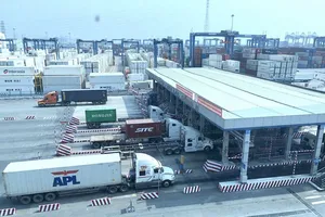 Bộ Công Thương lo lắng về tình trạng ùn tắc tại cảng Cát Lái 
