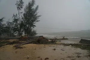 Áp thấp nhiệt đới có thể mạnh lên thành bão ở biển Đông 