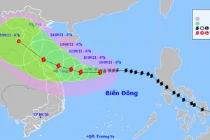 Bão số 5 cách Hoàng Sa 170km, hướng vào bờ biển Huế - Đà Nẵng