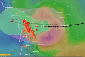 Bão số 5 tiến gần bờ biển Quảng Trị-Quảng Ngãi, sẵn sàng kế hoạch sơ tán dân