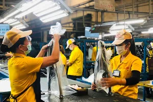 Nhiều quy định vẫn 'Zero COVID-19' chứ chưa 'sống chung với COVID-19'