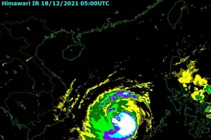 Trưởng phòng Dự báo thời tiết: Bão số 9 giật cấp 17 áp sát đất liền