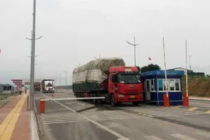 Các cửa khẩu ở Đông Hưng - Móng Cái thông quan trở lại