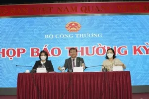 Ùn tắc nông sản làm nóng cuộc họp báo Bộ Công Thương