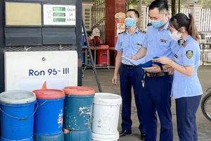 Vì sao hàng loạt cửa hàng bán xăng đóng cửa?