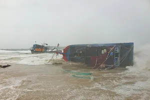 2 người mất tích do mưa lớn trái mùa ở miền Trung