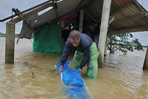 Mưa lớn vẫn tiếp diễn ở miền Trung, Biển Đông có thể đón bão sớm