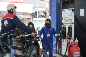Khẩn cấp kìm giá xăng dầu 'nhanh, gọn, lẹ'