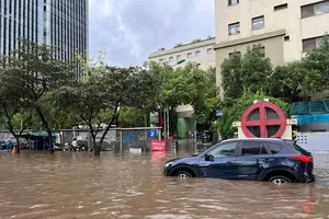 Trung Quốc cảnh báo cao nhất về mưa lũ, Việt Nam có ảnh hưởng?