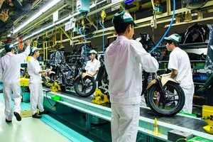 Sản lượng sản xuất xe máy ở Việt Nam giảm gần một nửa