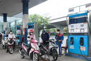 Chiều nay, giá xăng tiếp tục giảm gần 500 đồng/lít