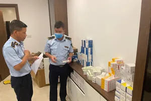 Phát hiện kho thuốc tây có dấu hiệu bất thường 'núp' trong chung cư