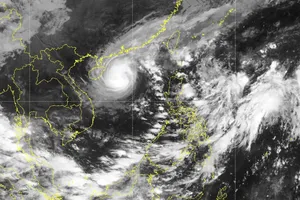 Bão số 6 đang ở thời điểm mạnh nhất, giật cấp 15