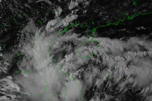Áp thấp nhiệt đới tiến vào đất liền, khu vực Bắc và Trung Trung Bộ mưa rất to 