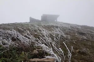 Miền Bắc chìm trong giá rét dưới 10 độ C, xuất hiện băng giá