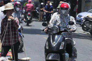 Nhiệt độ cao kỷ lục trong kỳ nghỉ lễ 30-4, nắng nóng gay gắt kéo dài đến khi nào?