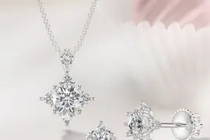 Giá vàng biến động mạnh, bạch kim 'lên ngôi'