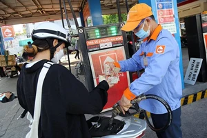 Giá xăng tăng hơn 500 đồng/lít từ 15 giờ hôm nay