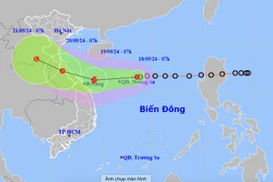 Áp thấp nhiệt đới đang tiến gần quần đảo Hoàng Sa, miền Trung mưa lớn từ hôm nay