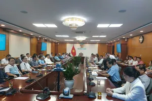 Doanh nghiệp đầu mối xăng dầu kêu lỗ vì giá giảm mạnh