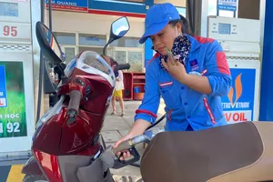Giá xăng dầu cùng tăng, A95 tăng lên hơn 20.500 đồng/lít