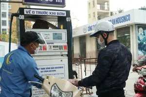 Giá xăng tăng nhẹ