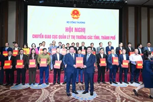 Bộ Công Thương chuyển giao các Cục Quản lý thị trường về địa phương 