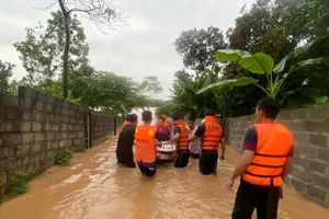 Mưa lớn lan rộng ở Bắc Bộ, nhiều địa phương ngập sâu