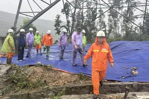 EVNNPT lập 2 đoàn công tác đến vùng tâm bão số 3 để kịp thời xử lý sự cố truyền tải