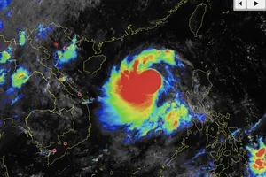 Bão số 5 khả năng thành cuồng phong, hướng thẳng vào miền Trung