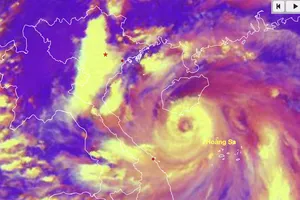 Bão số 5 mạnh sát cấp siêu bão, trưa mai đổ bộ vào đất liền