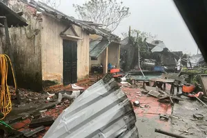 Bão số 10 làm 6 người chết và mất tích, 17 người mất liên lạc