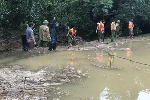 Vỡ ao cá ở Lào Cai, 2 vợ chồng bị nước cuốn mất tích