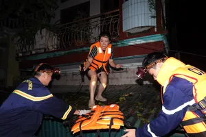 Lũ lịch sử ở Lạng Sơn: 'Nhìn bà con chạy lụt mà thương'