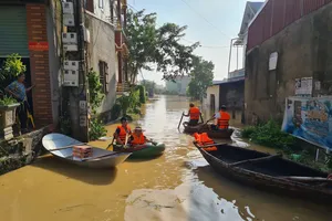 Gần 84.000 ngôi nhà còn đang ngập trong lũ lịch sử ở miền Bắc